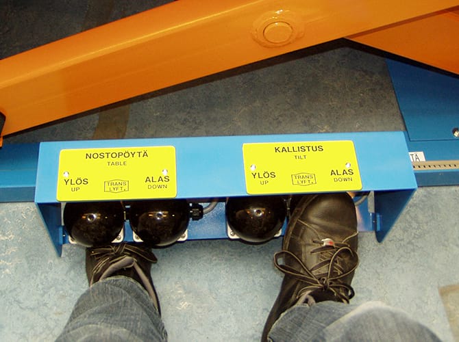 Foot_pedal_for_scissor_lift_Table